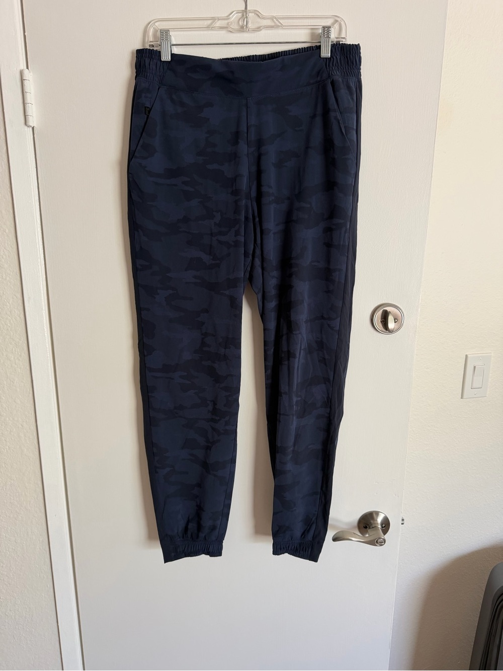 Athleta Brooklyn Navy Camo Jogger Pants size 12